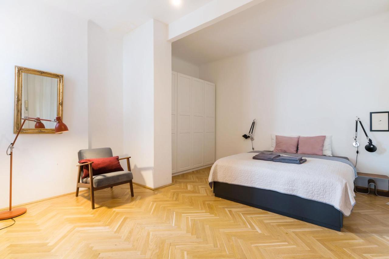 Klauzal Apartment W/3 Bedrooms, French Balcony ブダペスト エクステリア 写真
