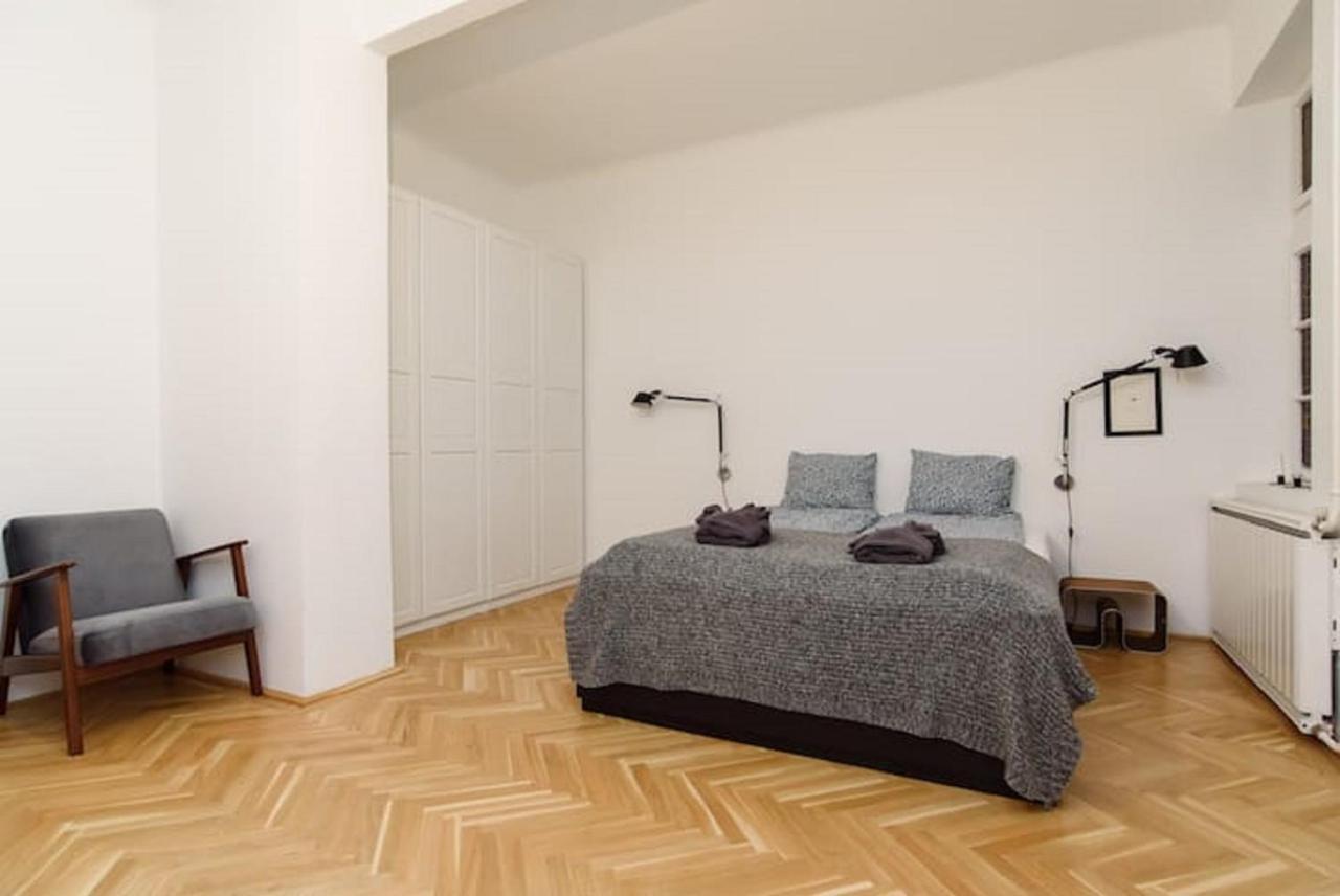 Klauzal Apartment W/3 Bedrooms, French Balcony ブダペスト エクステリア 写真